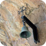 Niewielki dzwon przy Agios Kiriaki