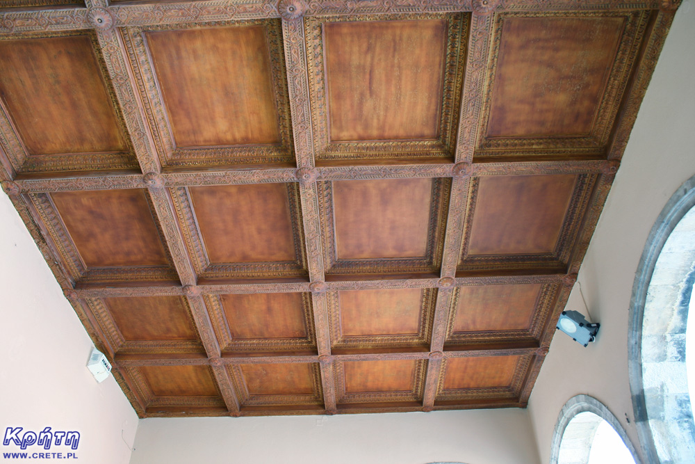 Characteristic ceiling at the front