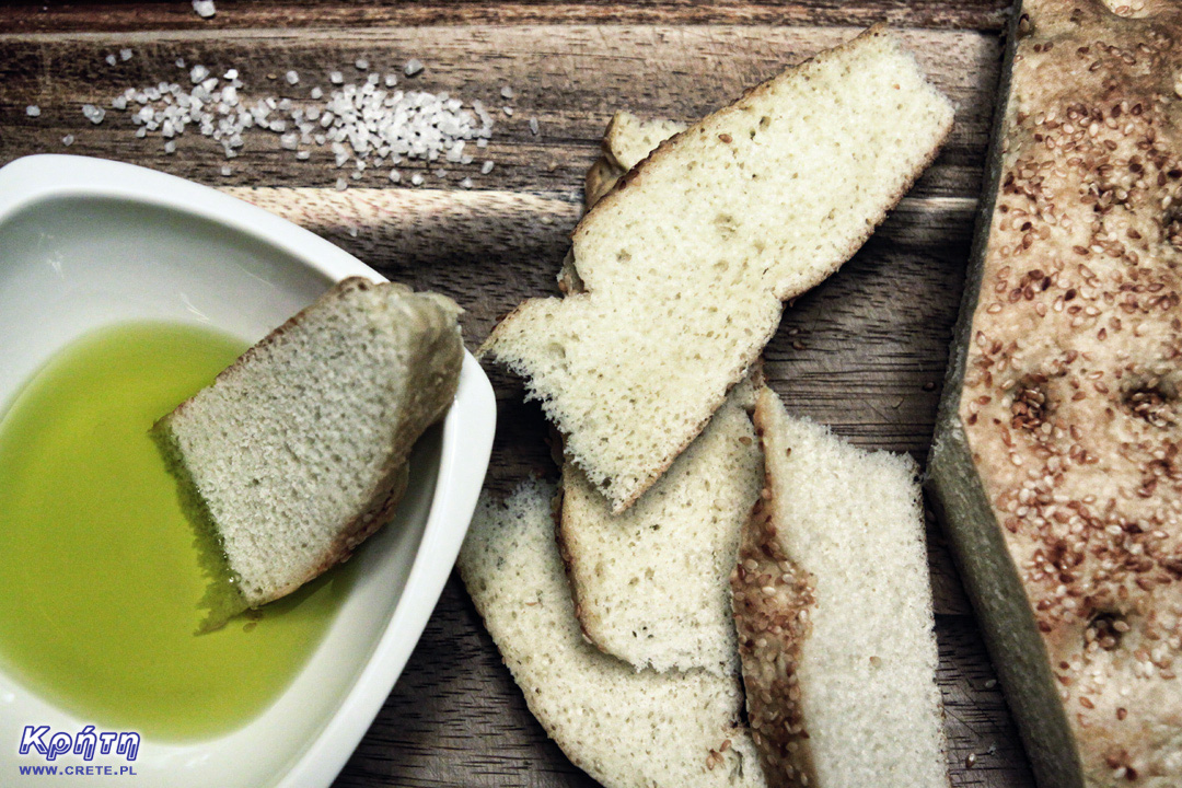 Olivenöl mit Lagana Brot