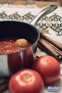 A simple tomato sauce in Greek