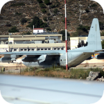 Amerykański samolot transportowy Hercules na lotnisku w Chanii