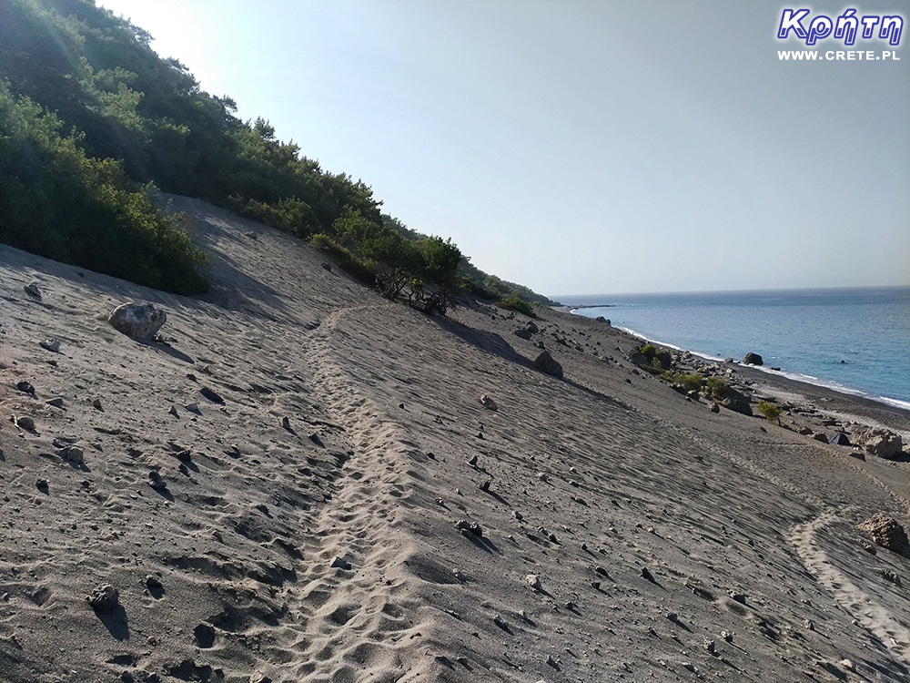 The trail behind Agios Pavlos