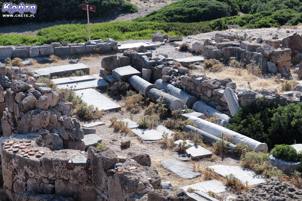 Columns in Itanos