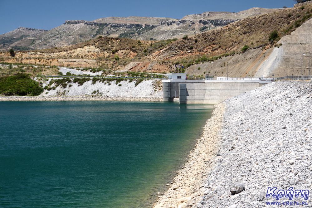 Zapora Potamon znajdująca się na południe o Rethymno