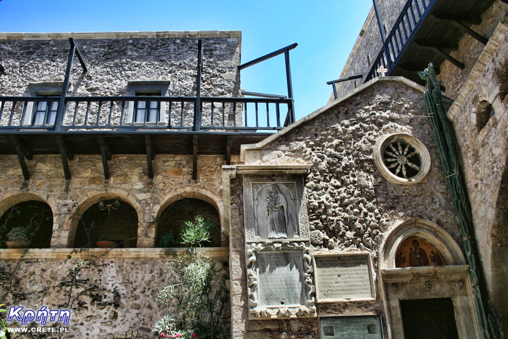 Moni Toplou - courtyard