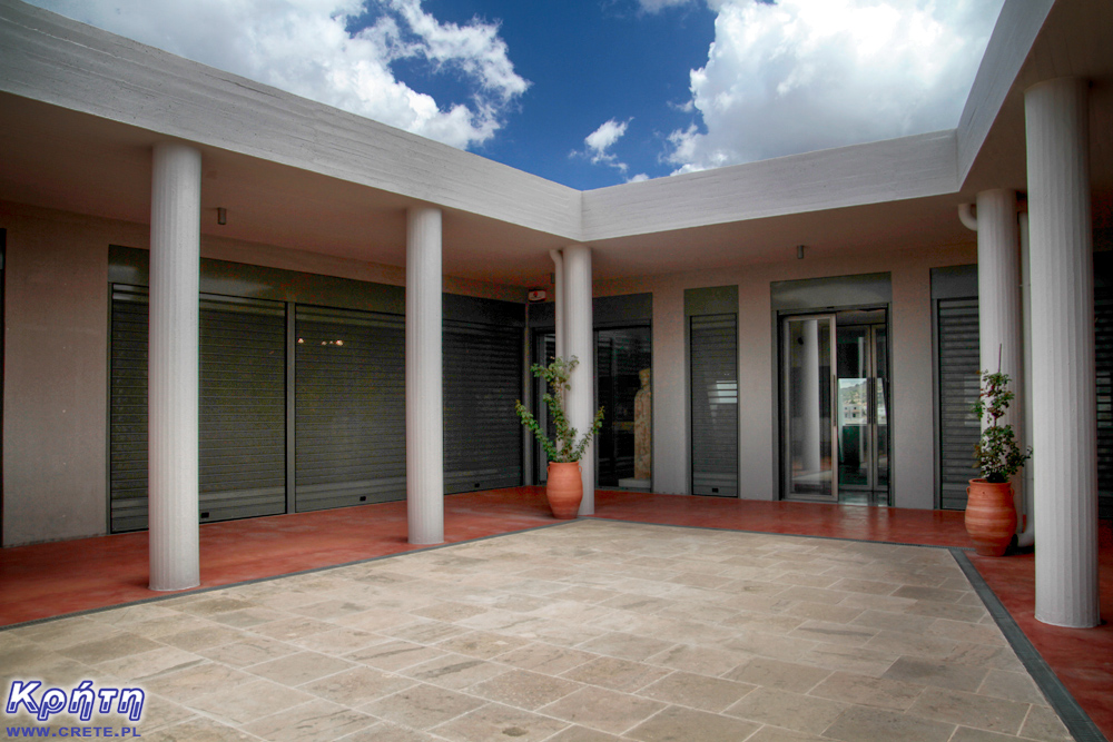 Museum in Elefthernie - entrance