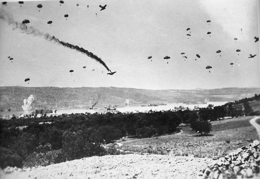 Deutsche Springer über Kreta am 20. Mai 1941 (Fotoquelle wikipedia.org)