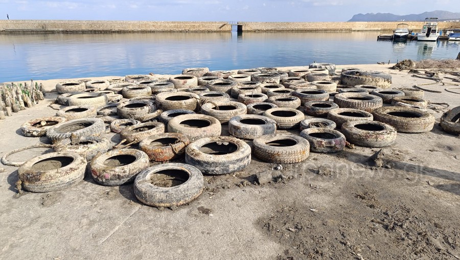 Sprzątanie Portu Weneckiego w Chania