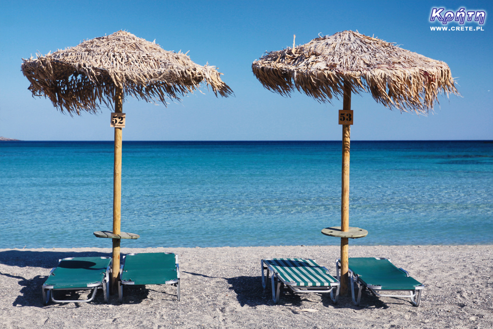 Sonnenliegen am Strand von Elafonisi