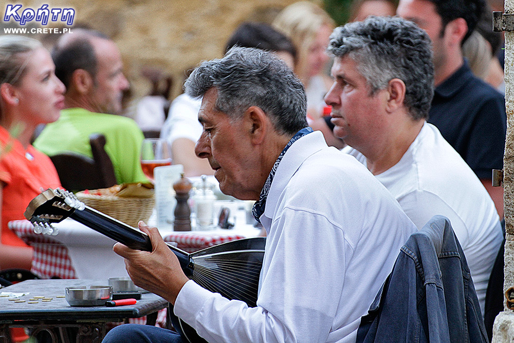 Die Musik kehrt in die Tavernen zurück