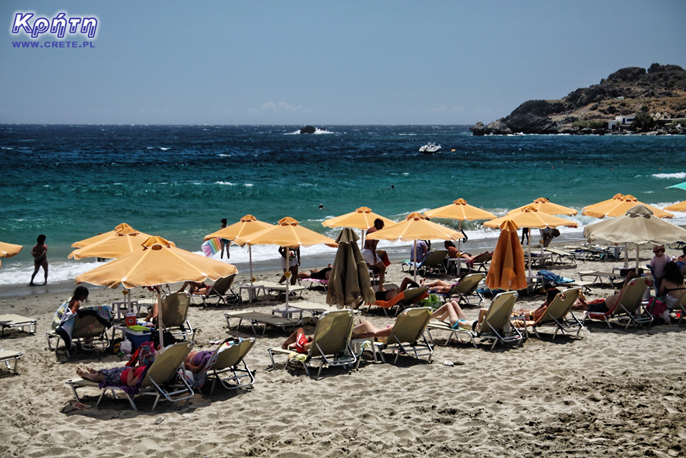 Turyści na plaży Damnoni