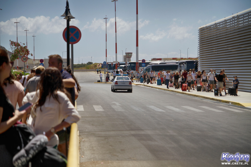 Touristen am Flughafen