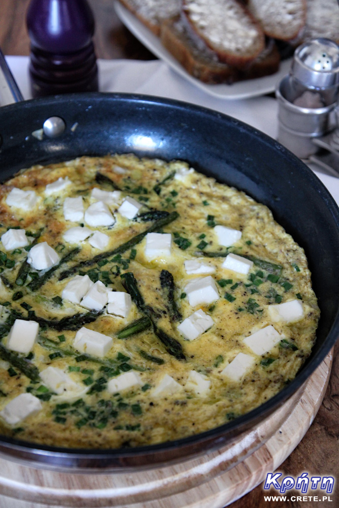 Omelette with asparagus and feta cheese