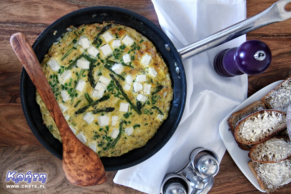 Omelette mit Spargel und Feta-Käse