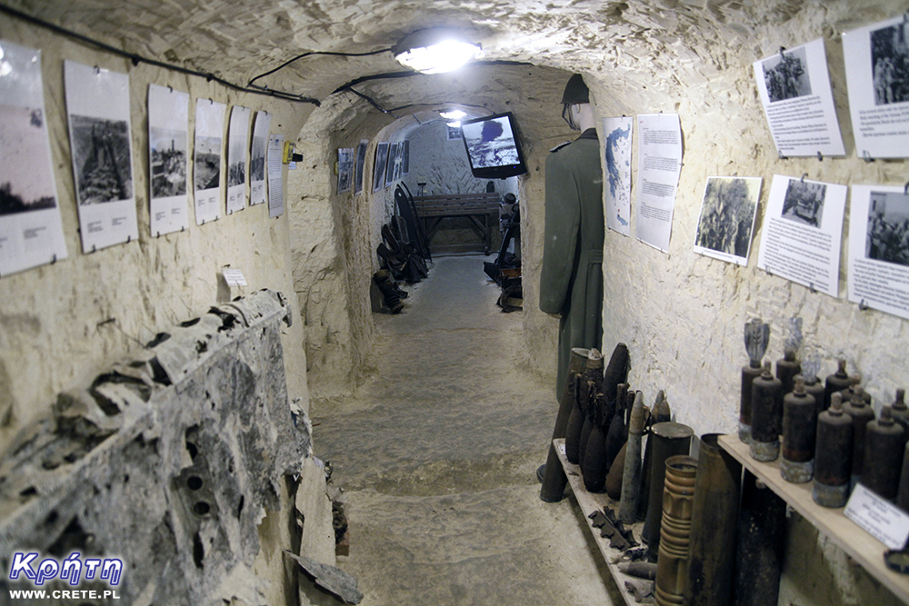 Tunnel in Platanias - Ausstellung