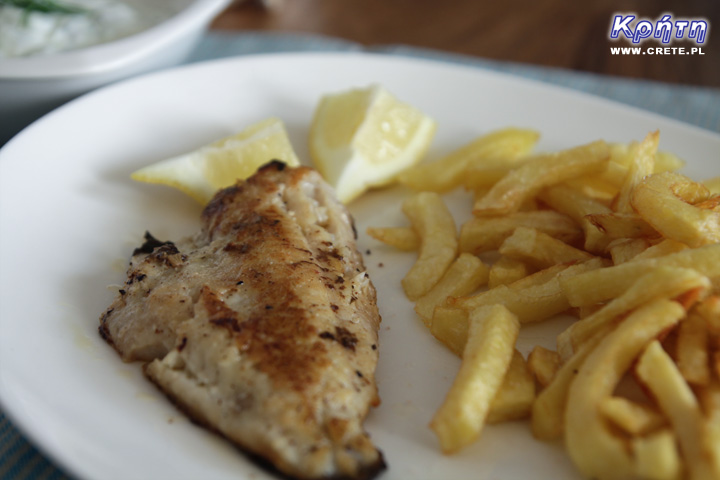 Fried fish with lemon