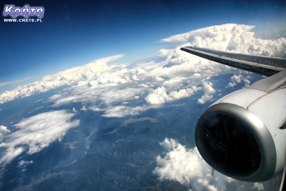 Samolot nad chmurami
