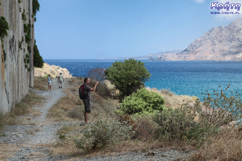 A path along the Gonates cliff